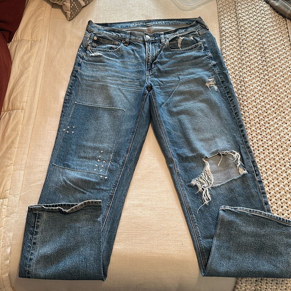 American Eagle 90’s straight strigid jean.